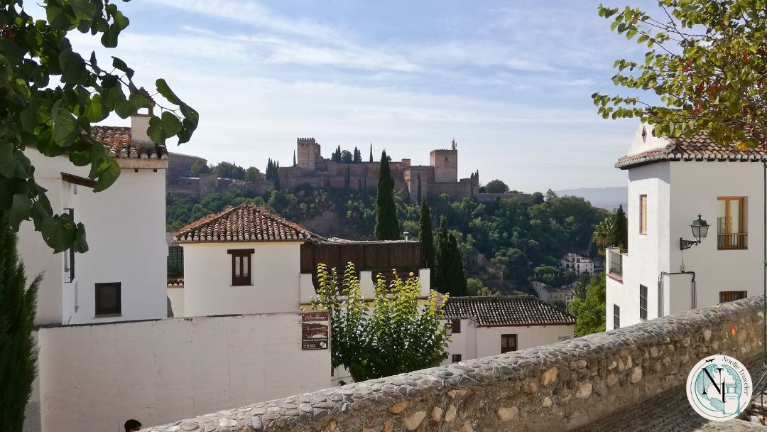 La Alhambra desde el mirador de San Nicolás en Granada, destino para Semana Santa 2025